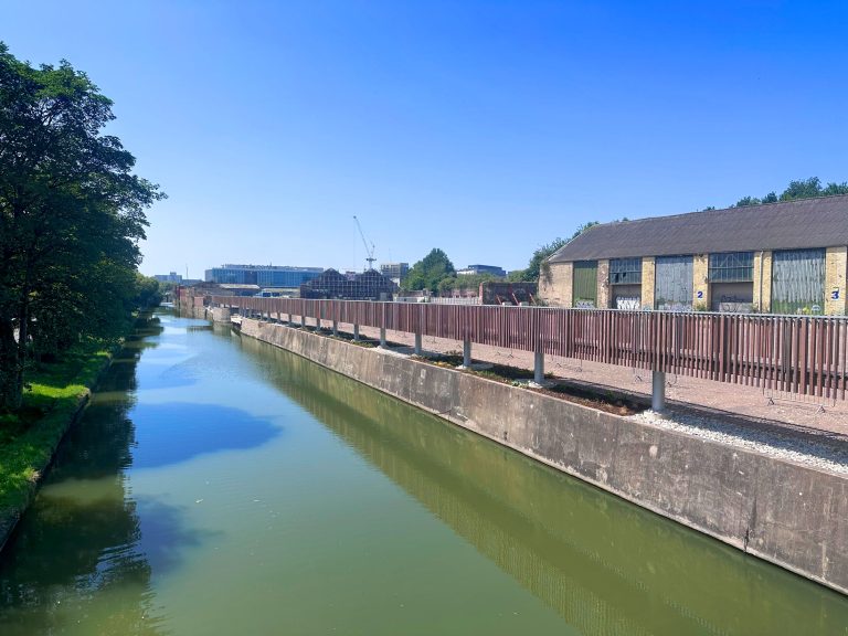 silverthorne-lane-riverside-walkway